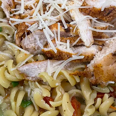 Close up of Cajun chicken pasta on plate.