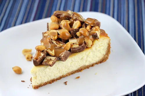 Snickers_cheesecake_2