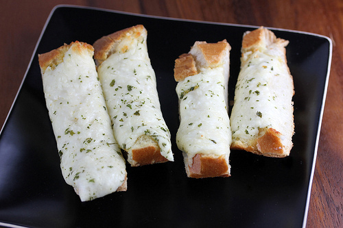 how_to_make_garlic_cheese_bread_2