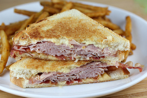 ham_and_gouda_grilled_cheese_1