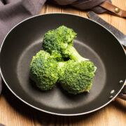 How to Cook Broccoli in a Pan (3)