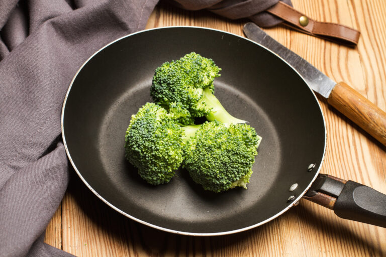 How to Cook Broccoli in a Pan (3)
